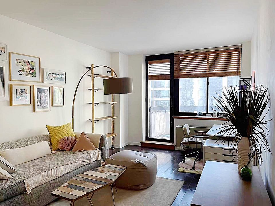 1st image of 250 E 40th St APT 25A