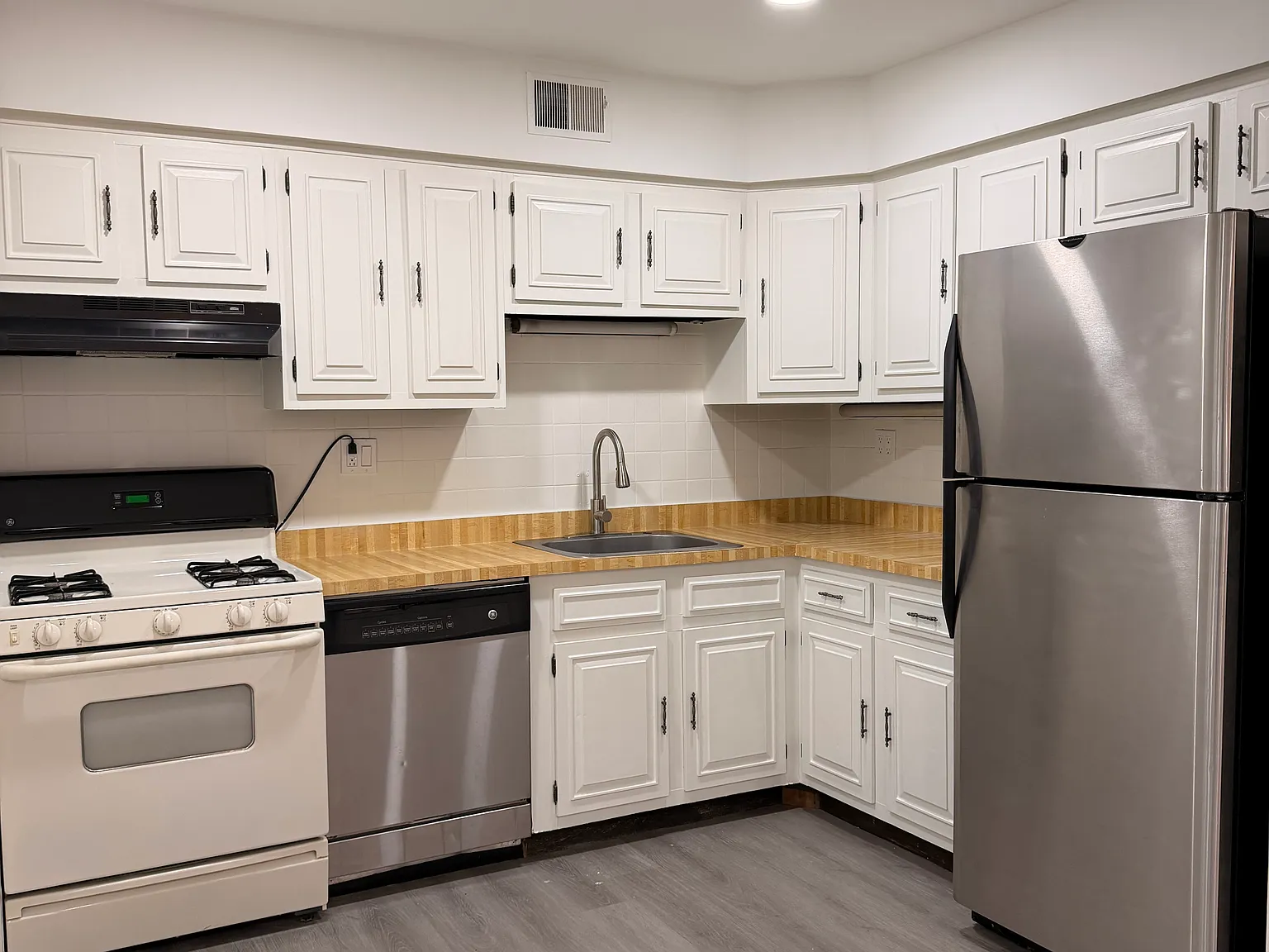 2 bed, 1.5 bath, 2160 sqft, $1,600 — Photo 3