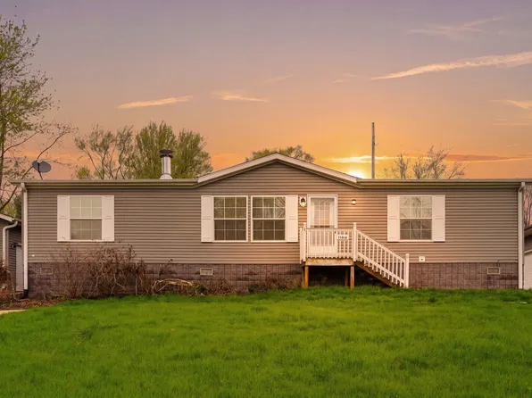 22816 243rd St, Eldridge, IA 52748