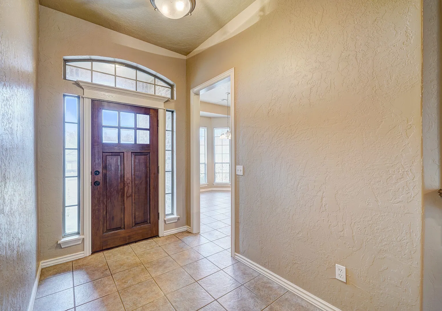 1042 Hidden Oaks Way — Photo 4