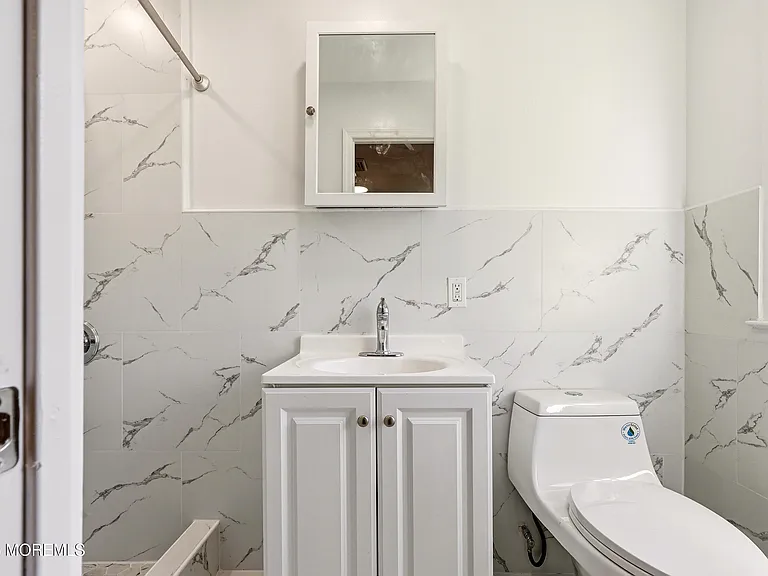 1200 Lawrence Ave — Photo 25
