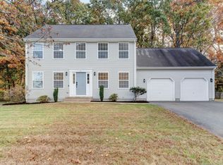 311 Meadowbrook Dr, Manchester, CT 06042