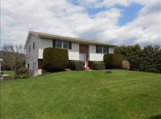 11 Mason Dr, Pine Grove, PA 17963