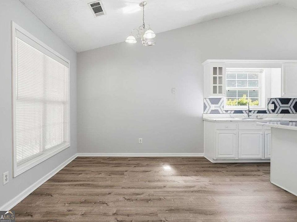 10th image of 540 Sterling Hill Dr