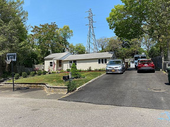 2nd image of 8 Francis Ct