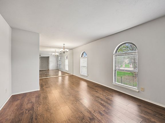 3rd image of 2933 Silverdale Ln