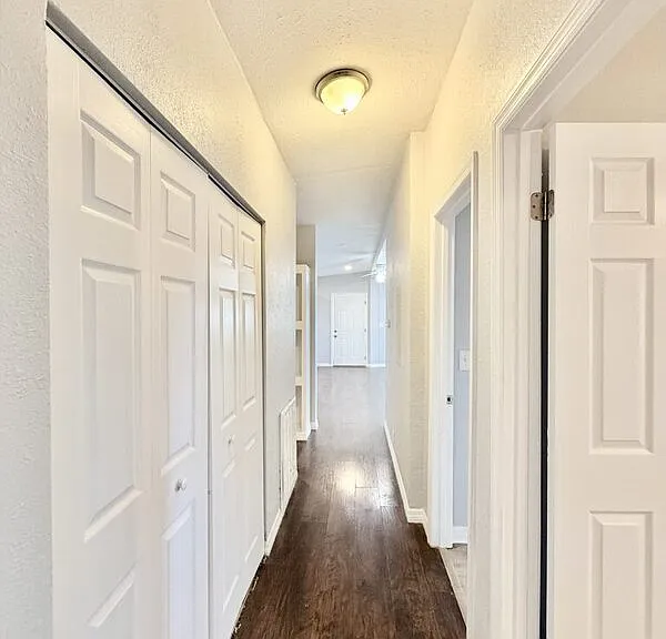 990 E Bay St — Photo 16