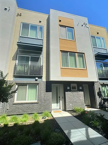 166 Nexus Loop Photo 1