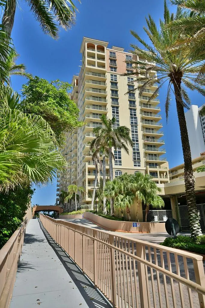2080 Ocean Drive Condo — Photo 4