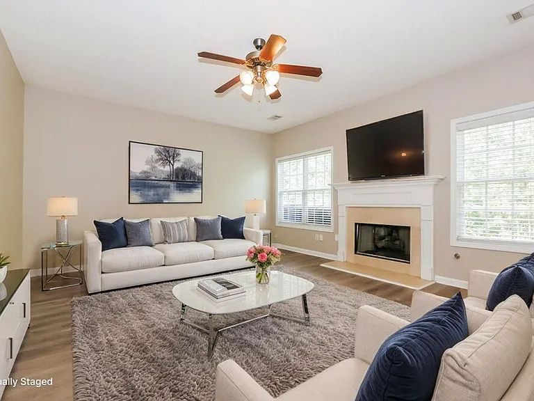 440 The Gables Dr — Photo 5