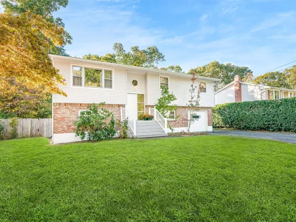 142 Smith Avenue, Holbrook, NY 11741