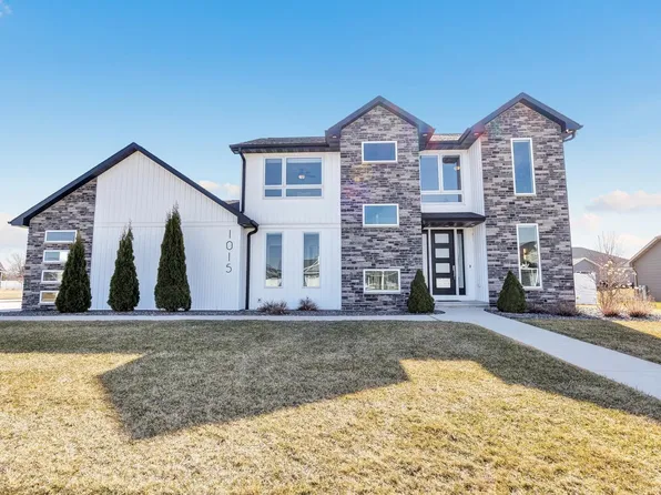 1015 Nutmeg Dr, De Pere, WI 54115