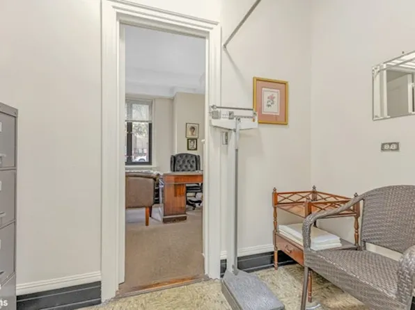 180 East 79th Street image 4 of 10