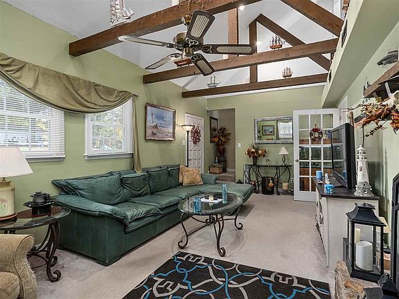 4th image of 550 Emerald Dr