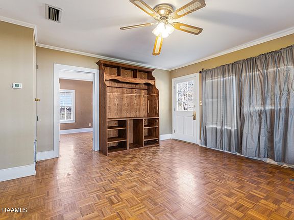 4th image of 220 Sanders St