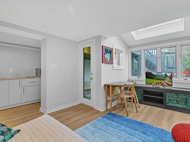 2940 Bellevue Ter NW — Photo 4
