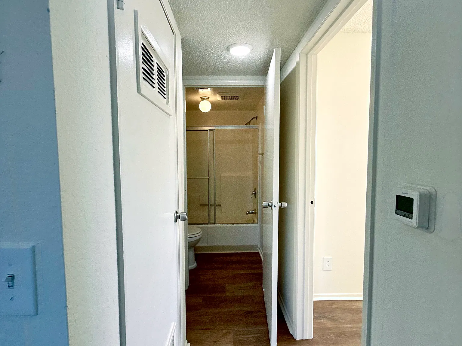2 bed, 1000 sqft, $2,395 — Photo 4