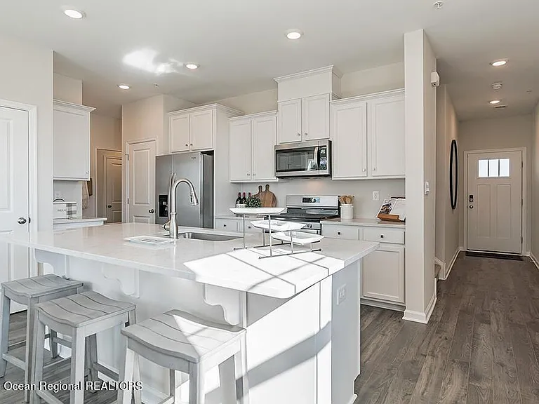 14 Mantoloking Dr — Photo 2