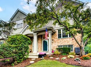 2611 Woodmere Dr, Darien, IL 60561