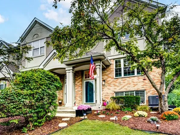 2611 Woodmere Dr, Darien, IL 60561