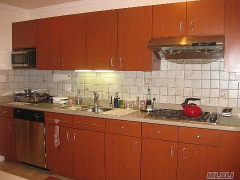 5th image of 9 De Chiaro Ln