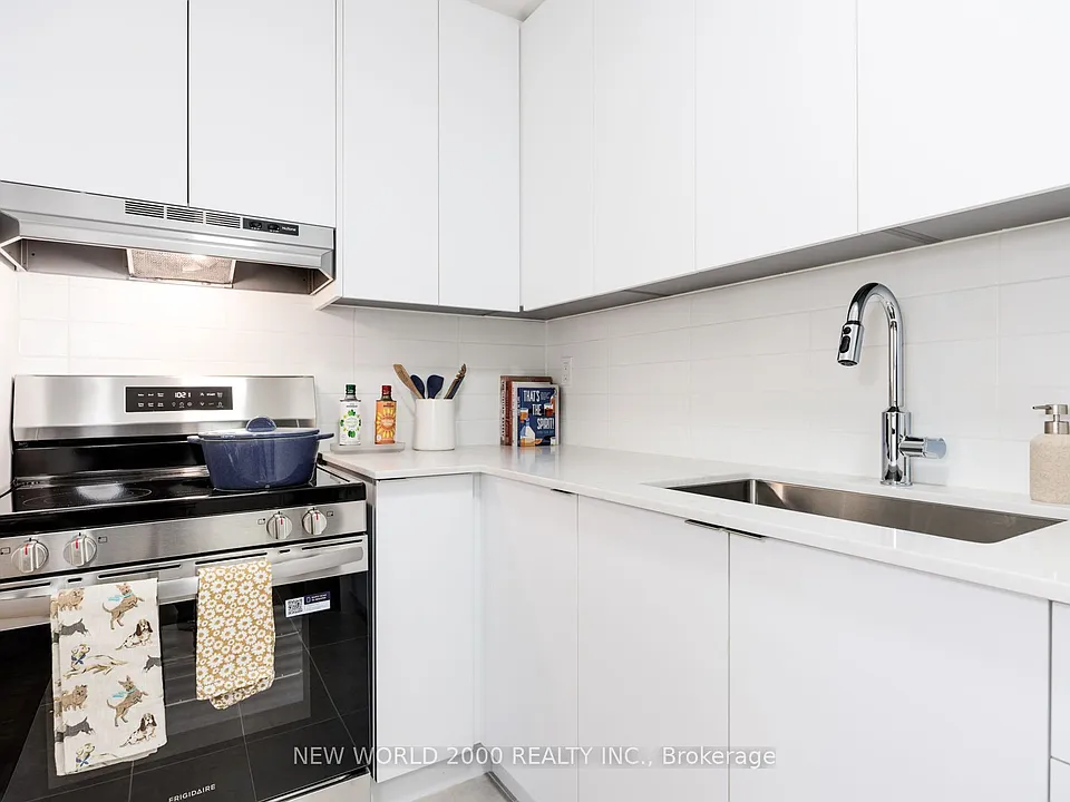101 Roehampton Ave #503