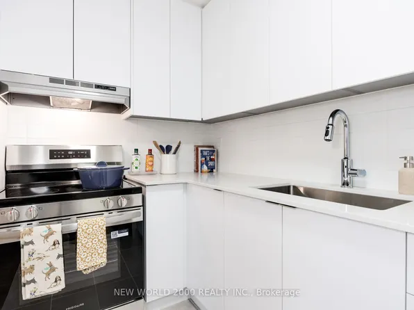 101 Roehampton Ave, Toronto, ON