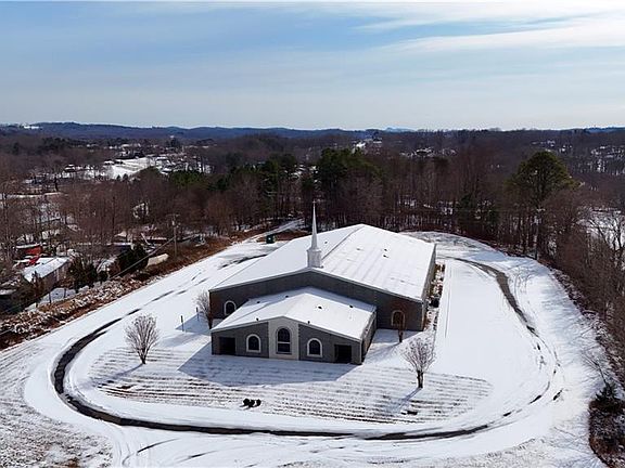 3rd image of 574 Slate Rd