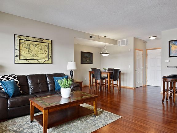 4th image of 150 Burnsville Pkwy E #409