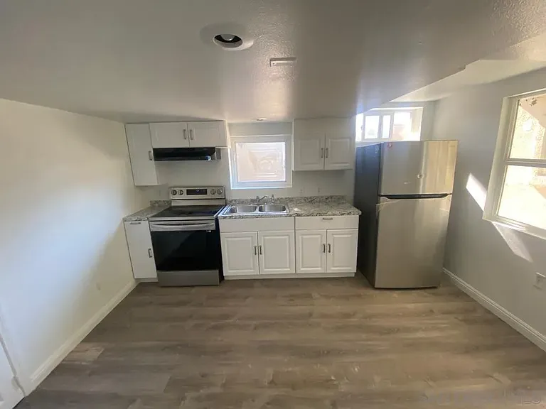 528 N Citrus Ave — Photo 2