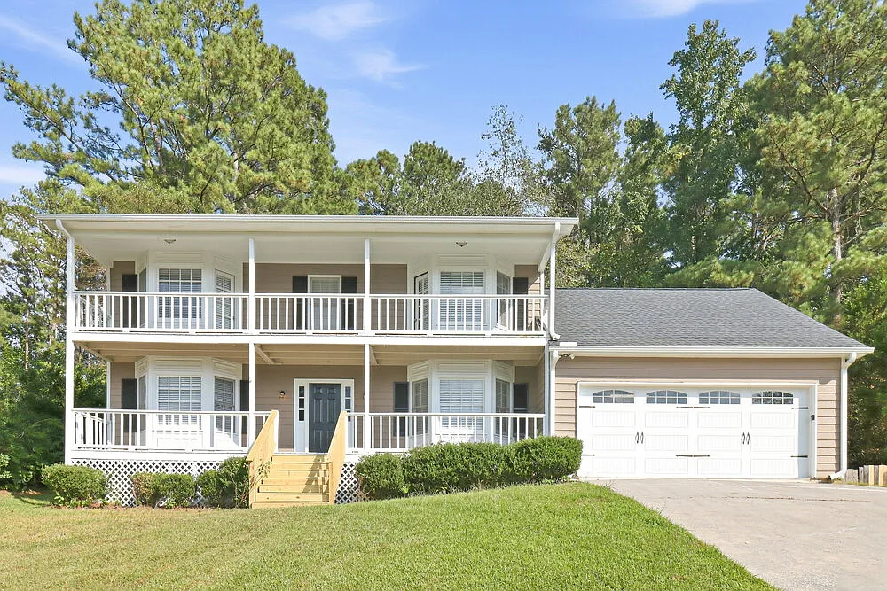 3 bed, 2.5 bath, 2052 sqft, $2,345 — Photo 1
