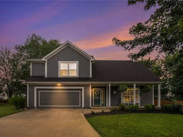 903 N 1st St E, Louisburg, KS 66053