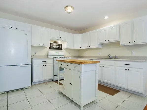 268 Pinebrook Drive, Hyde Park, NY 12538