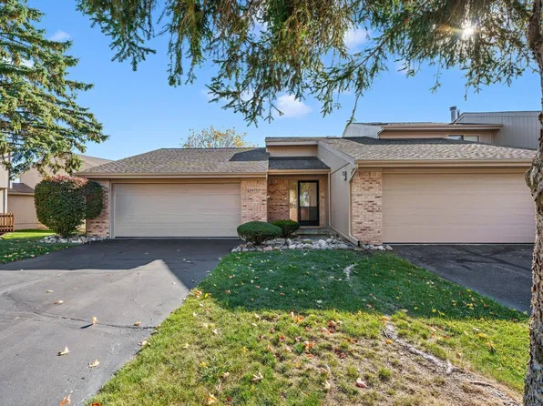 4475 N Meadow Dr, Waterford, MI 48329