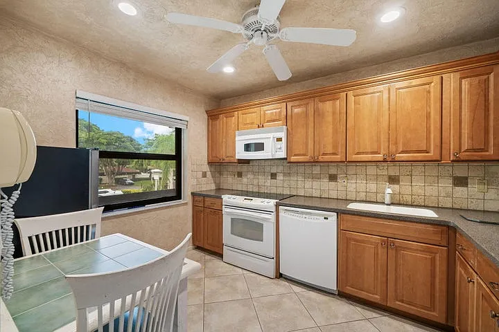 21669 Tall Palm Cir — Photo 4