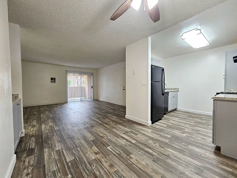 Valley View Apartments — Photo 8