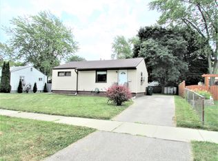 2731 Pawnee Rd, Waukegan, IL 60087