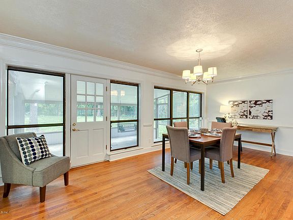 5th image of 2042 Sweet Briar Ln