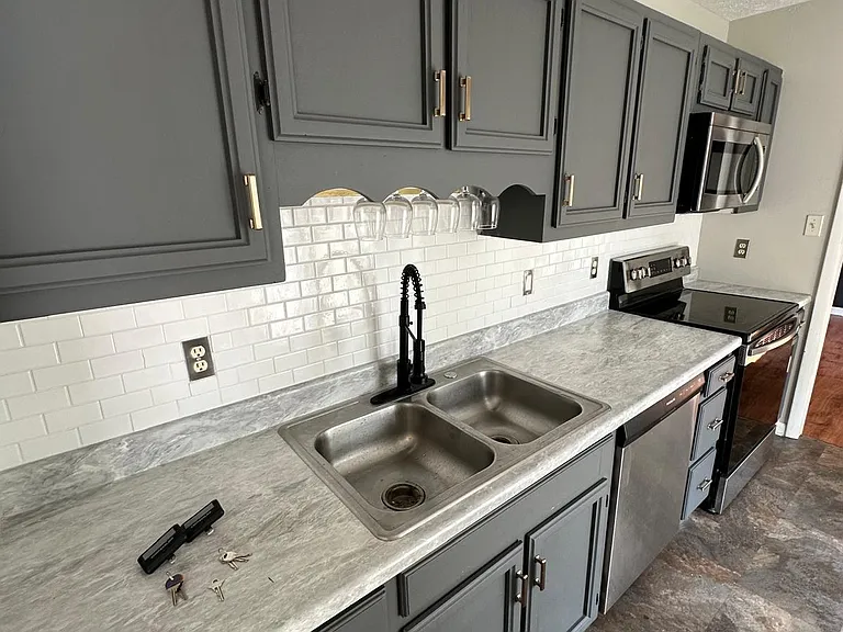 6338 Hawfield Dr — Photo 2