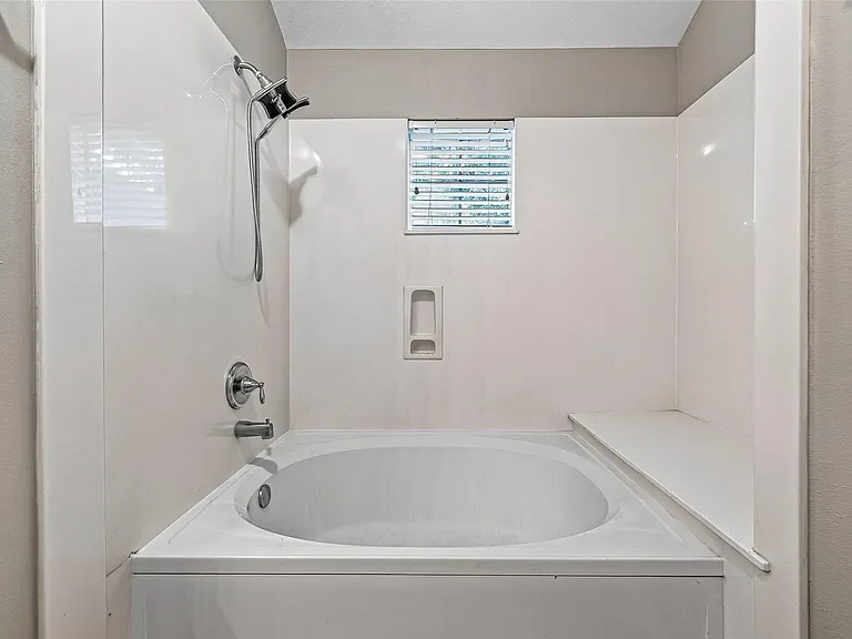 5403 Canyon Hollow Dr — Photo 32