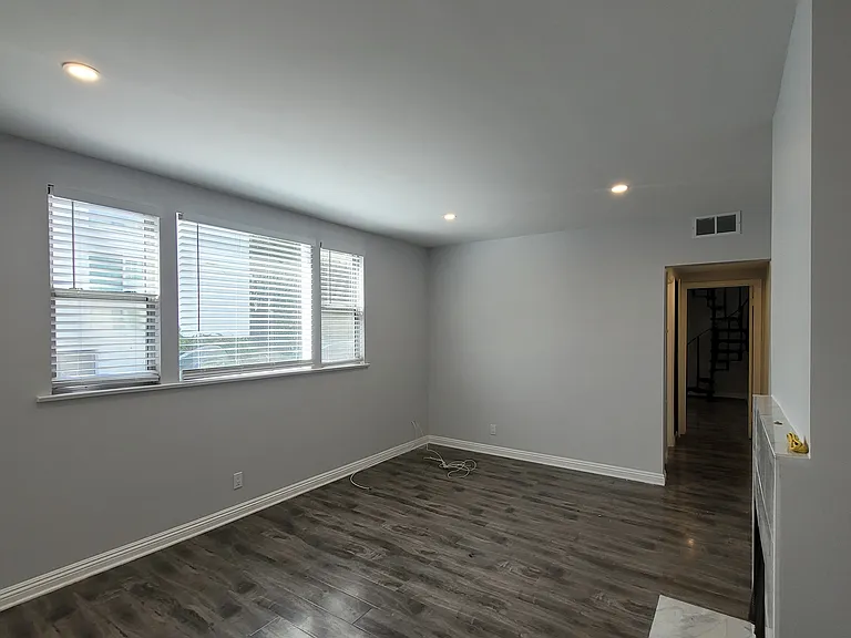 Oakhurst Apartments — Photo 38
