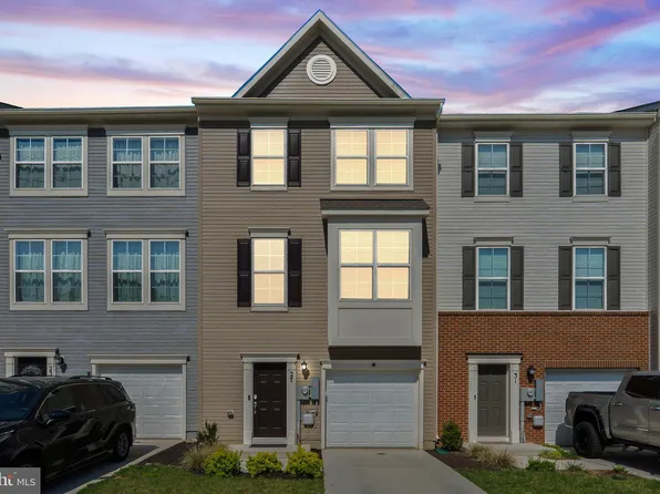 27 Isny Ct, Charles Town, WV 25414