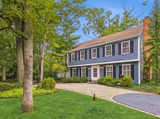 500 Cambridge Ln, Lake Bluff, IL 60044