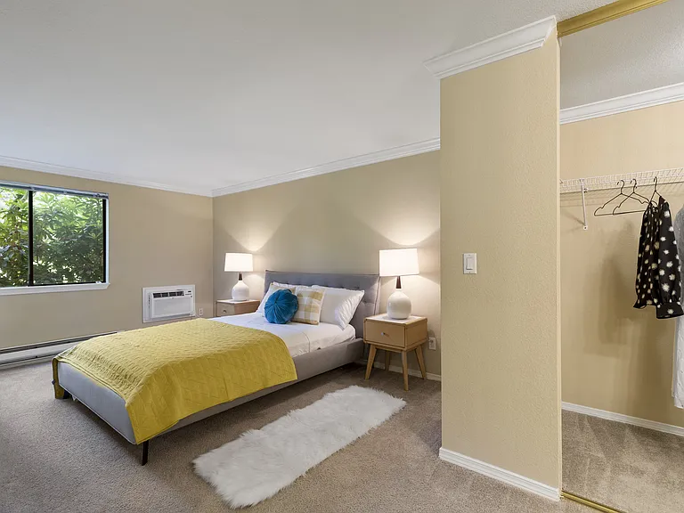 Yarrowood Highlands bedroom and closet