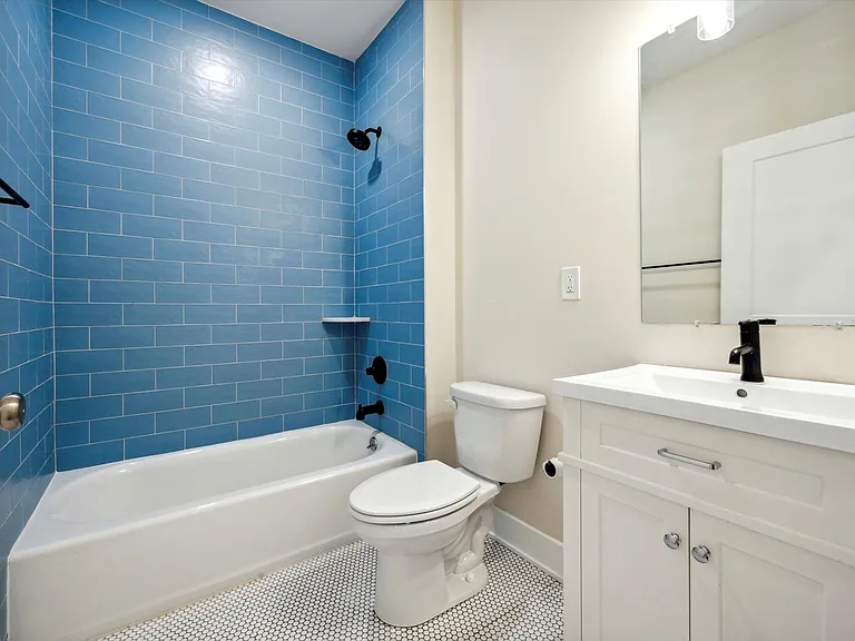 1804 W Berks St — Photo 40