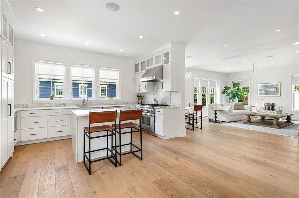 4 bed, 5.0 bath, 2861 sqft, $55,000 — Photo 4