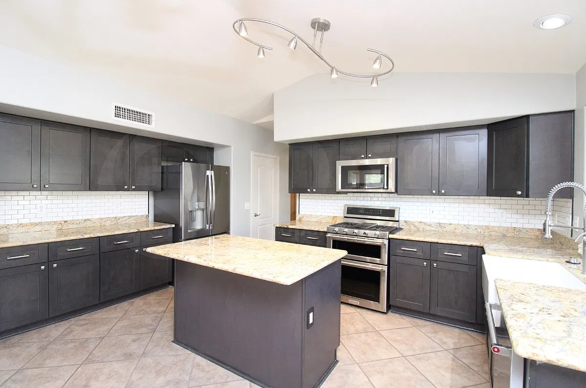 3 bed, 2.5 bath, 2278 sqft, $2,999 — Photo 3