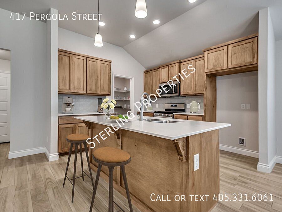 1st image of 417 Pergola St