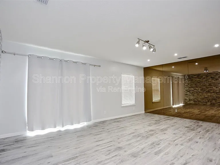 2824 Briarhurst Dr #16 — Photo 6