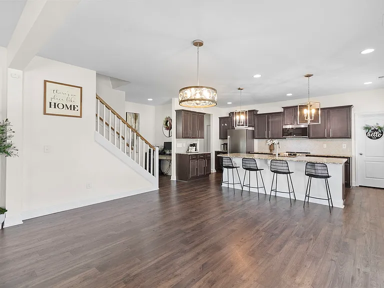 499 Bedford Dr — Photo 16